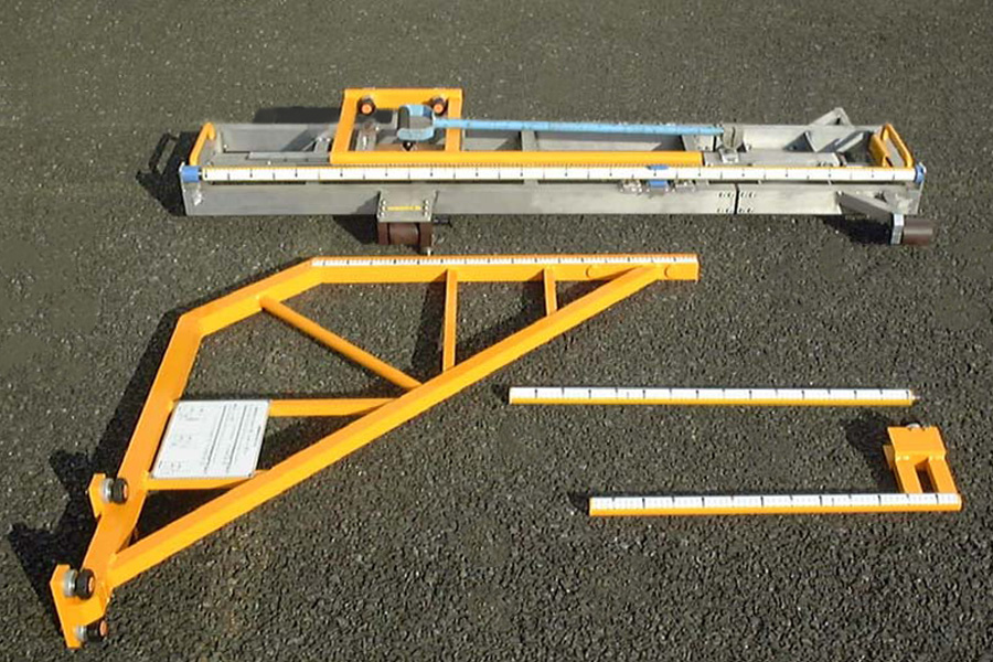 走行式建築限界測定器